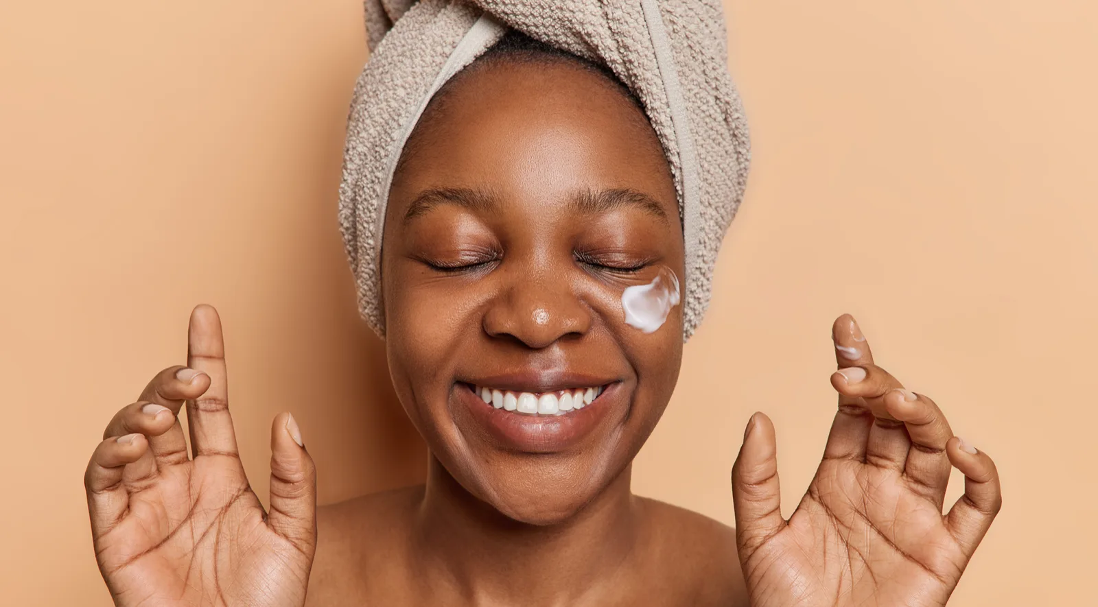 Woman applying Glutathione Collagen Night Cream to her face